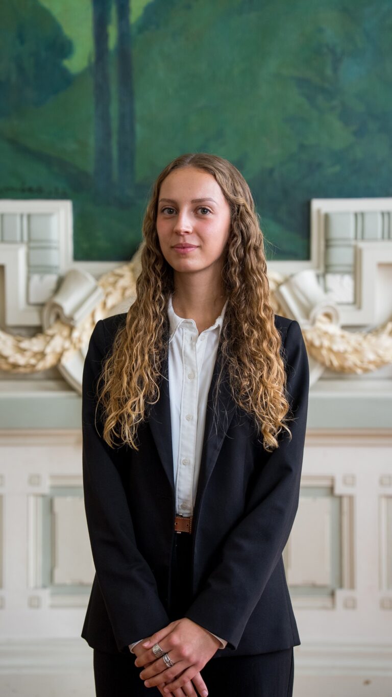 Portrait professionnel d'un étudiant du Master Contrats, Distribution, Concurrence de Lyon 3 – ALTAB Studio, photographe à Lyon