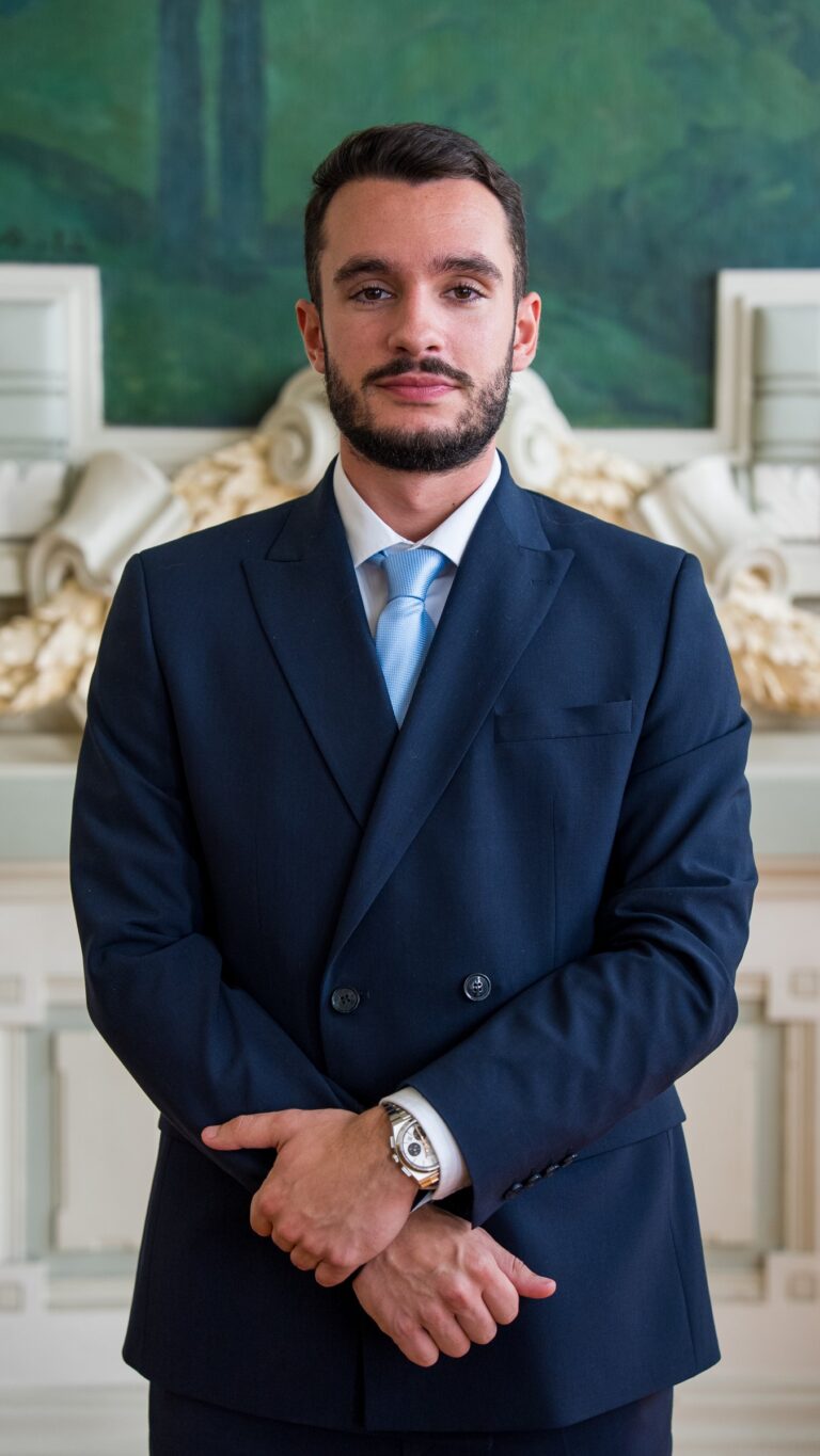 Portrait professionnel d'un étudiant du Master Contrats, Distribution, Concurrence de Lyon 3 – ALTAB Studio, photographe à Lyon