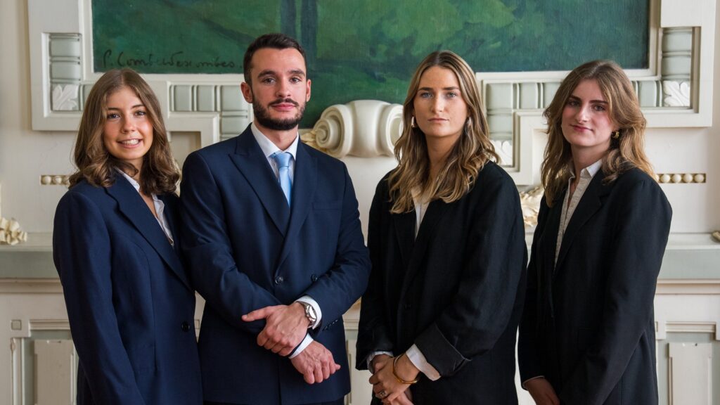 Étudiants du Master CDC de Lyon 3 en petit groupe – ALTAB Studio