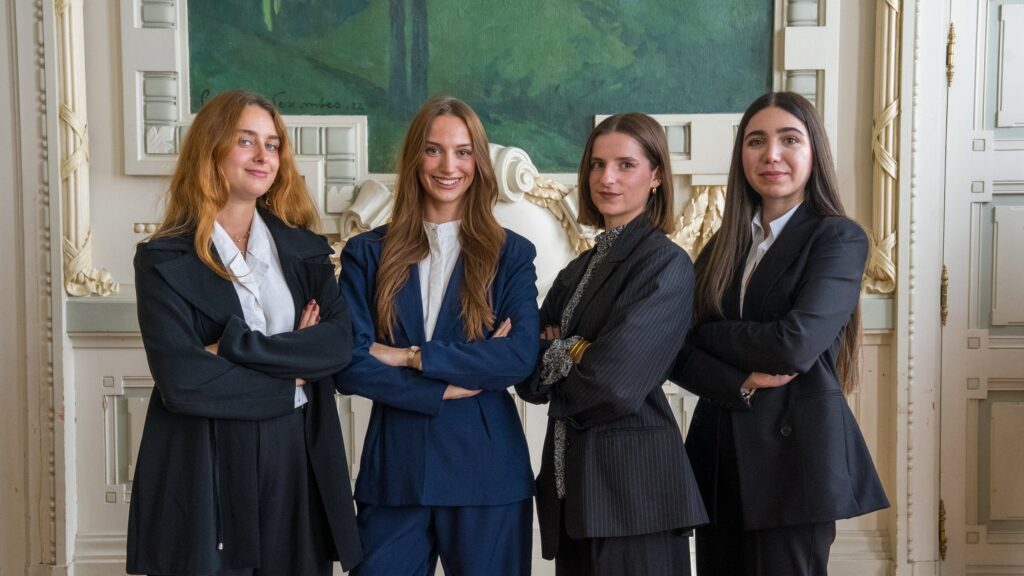 Étudiantes du Master CDC de Lyon 3 bras croisés – ALTAB Studio