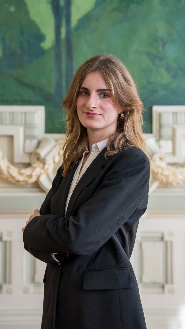 Portrait professionnel d'un étudiant du Master Contrats, Distribution, Concurrence de Lyon 3 – ALTAB Studio, photographe à Lyon